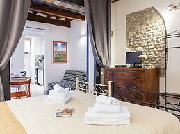 Santa Croce Apartment
