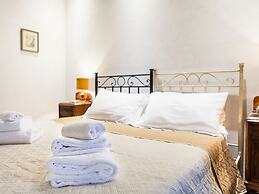 Santa Croce Apartment