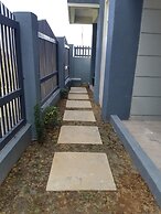 Restful 3BR Hillside Duplex