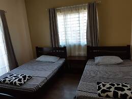 Restful 3BR Hillside Duplex