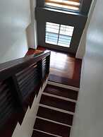 Restful 3BR Hillside Duplex