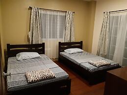 Restful 3BR Hillside Duplex