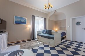 Willa 4 Pory Roku Uznam