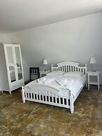 Willa 4 Pory Roku Uznam