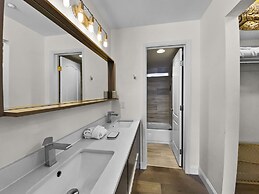 Swans Nest 1601 2 Bedroom Condo by RedAwning