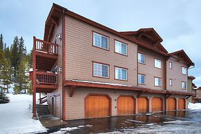 Swans Nest 1601 2 Bedroom Condo by RedAwning