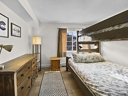 Swans Nest 1601 2 Bedroom Condo by RedAwning