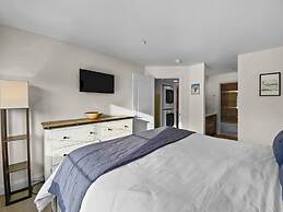 Swans Nest 1601 2 Bedroom Condo by RedAwning