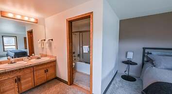 Spacious 3 Br Plaza Unit With Washer/dryer 3 Bedroom Condo - No Cleani