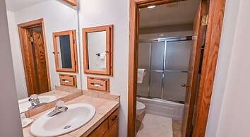 Spacious 3 Br Plaza Unit With Washer/dryer 3 Bedroom Condo - No Cleani