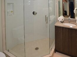 Ge Inn Plaza #109 4 Bedroom Condo by RedAwning