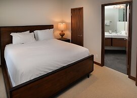 Ge Inn Plaza #109 4 Bedroom Condo by RedAwning