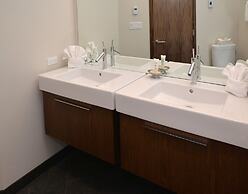 Ge Inn Plaza #109 4 Bedroom Condo by RedAwning