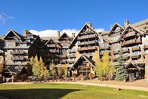 Ritz Carlton Bg Residentail St #327/328 2 Bedroom Condo by RedAwning