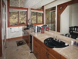 Robason  6 Bedroom Home by RedAwning