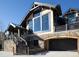 Robason  6 Bedroom Home by RedAwning