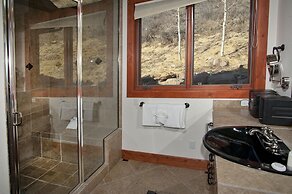 Robason  6 Bedroom Home by RedAwning