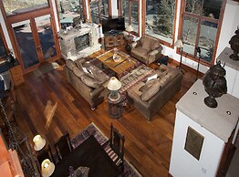 Robason  6 Bedroom Home by RedAwning