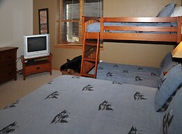 Canyon Run I-101 3 Bedroom Condo by RedAwning