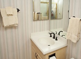 All Seasons G4 2 Bedroom Condo by RedAwning