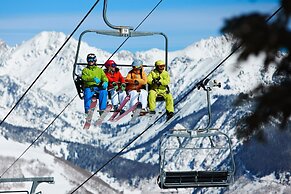 All Seasons G4 2 Bedroom Condo by RedAwning