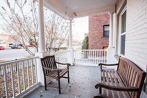 Historic 3br  In Heart Of Slc, Close To Skiing 3 Bedroom Home by RedAw