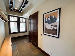 Juniper Crest #25 4 Bedroom Condo by RedAwning