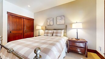 Juniper Crest #25 4 Bedroom Condo by RedAwning