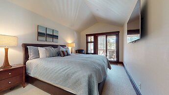 Juniper Crest #25 4 Bedroom Condo by RedAwning