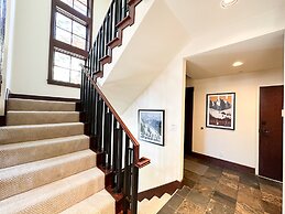 Juniper Crest #25 4 Bedroom Condo by RedAwning