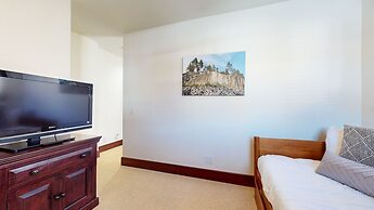 Juniper Crest #25 4 Bedroom Condo by RedAwning