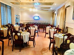 Peninsula Hotel & Towers