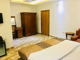 Peninsula Hotel & Towers