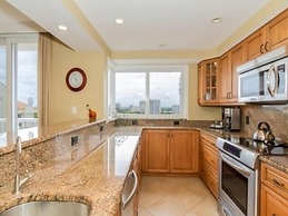 Deluxe Condo with Spectacular Views of the Gulf and Bay; Walk to the b