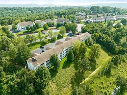 Nature's Mix 2 Bedroom Condo by RedAwning