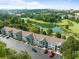 Nature's Mix 2 Bedroom Condo by RedAwning