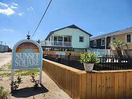 Sunset Square 104 L 2 Bedroom Home by RedAwning