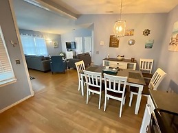 Sunset Square 104 L 2 Bedroom Home by RedAwning