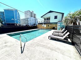 Sunset Square 104 L 2 Bedroom Home by RedAwning