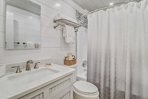 Beach Condo Miles-long Views Sand and Sea, Access to Private Fishing P