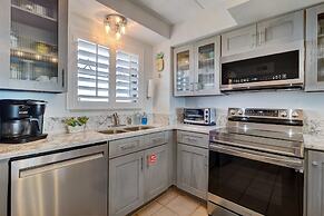 Beach Condo Miles-long Views Sand and Sea, Access to Private Fishing P