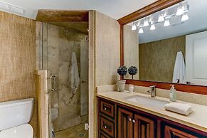 Oceanfront Beach Escape Condo with WiFi by RedAwning