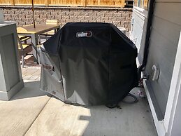 Hillside Haven 4 Bedroom Home by RedAwning