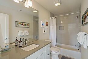 Hillside Haven 4 Bedroom Home by RedAwning