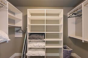 Hillside Haven 4 Bedroom Home by RedAwning