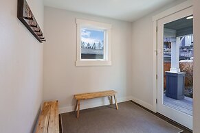 Hillside Haven 4 Bedroom Home by RedAwning