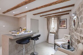 Old Town Center Studio Apartments