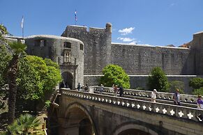 Old Town Center Studio Apartments