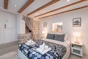 Old Town Center Studio Apartments