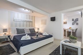 Old Town Center Studio Apartments